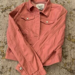 Beautiful cut and supreme comfort denim jacket in a coral pink